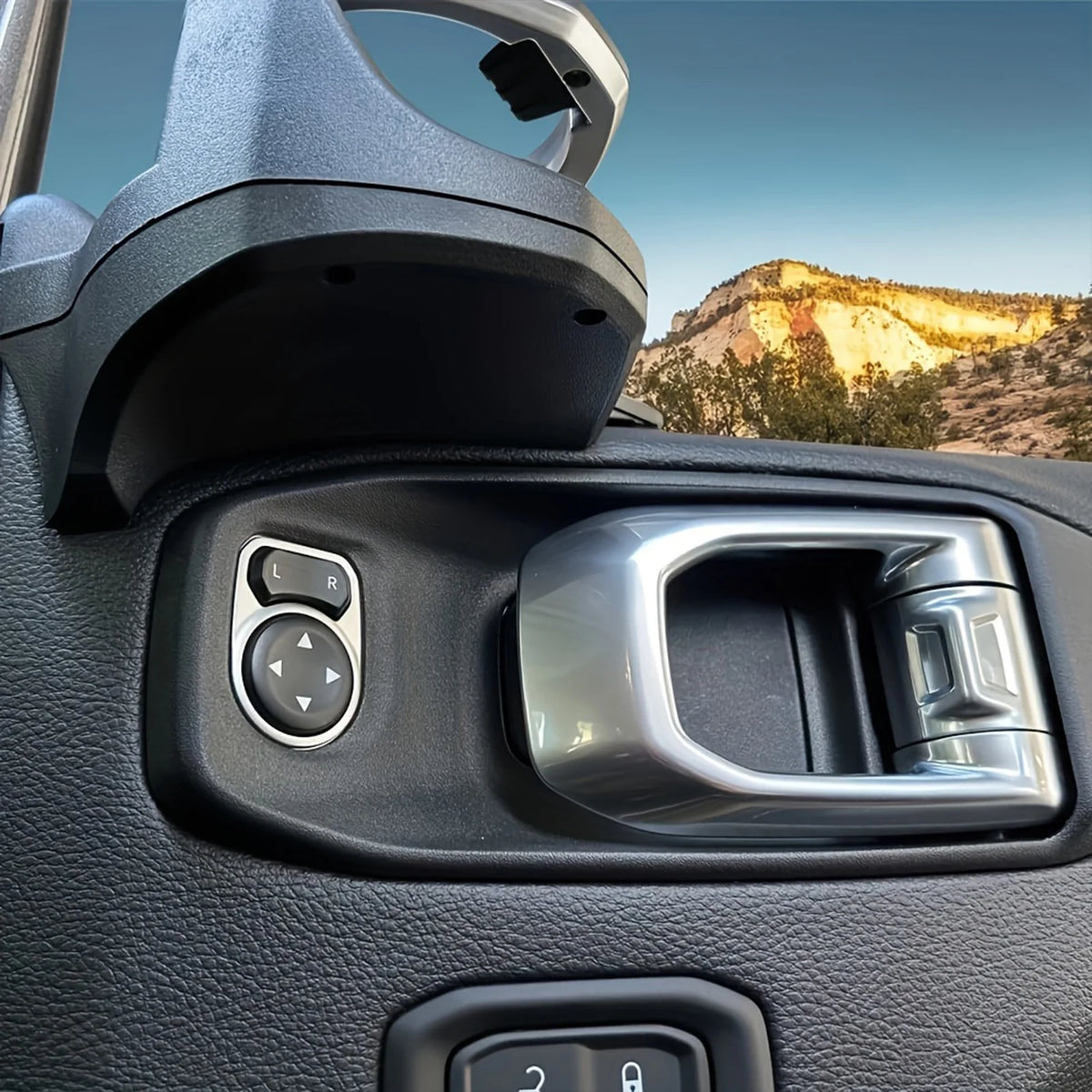 Electroplated Clip On Cup Holder for Pickup Truck Drinks Storage Mount